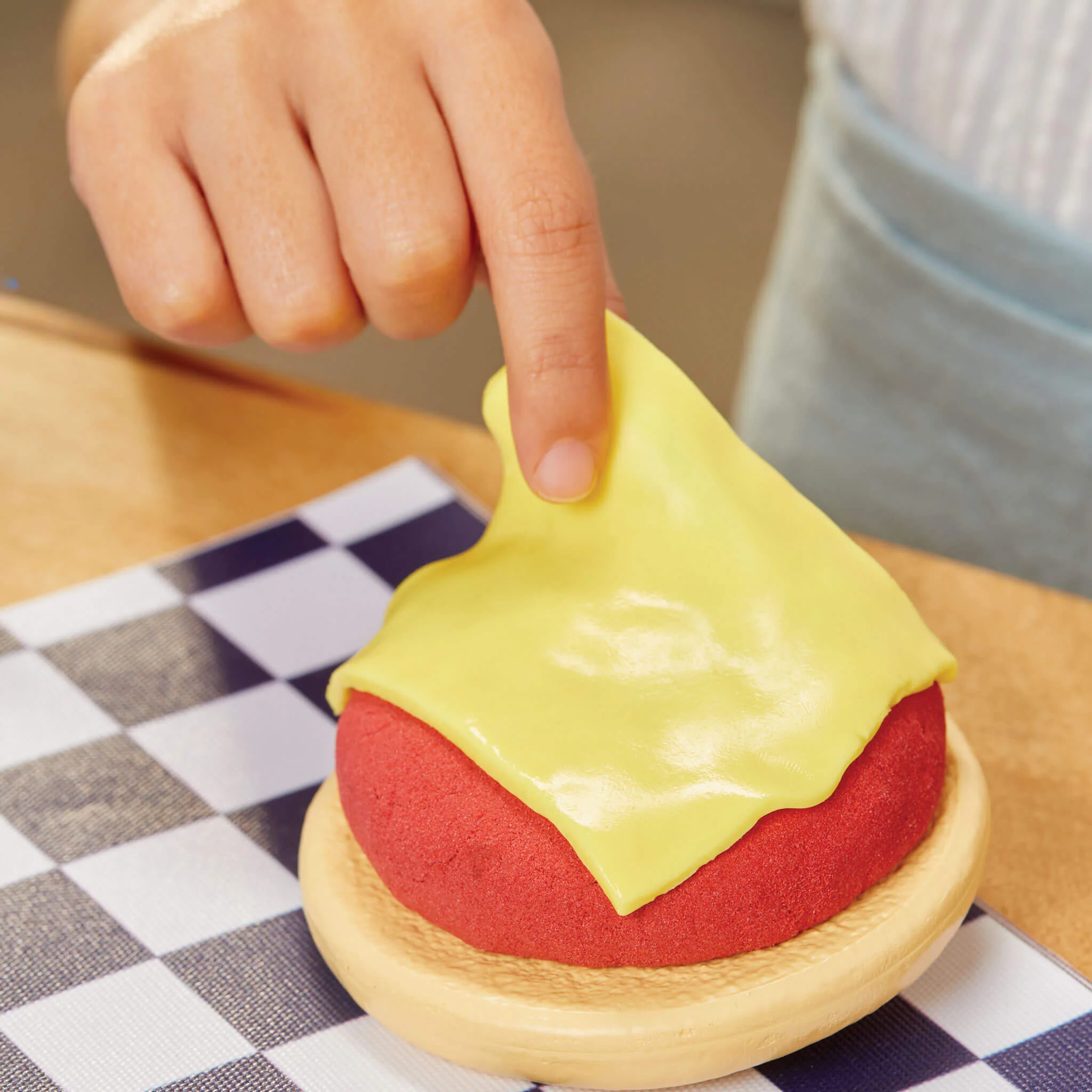 Little Tikes Creative Chefs Cheeseburger and Fries Kit Utensil - Image 3