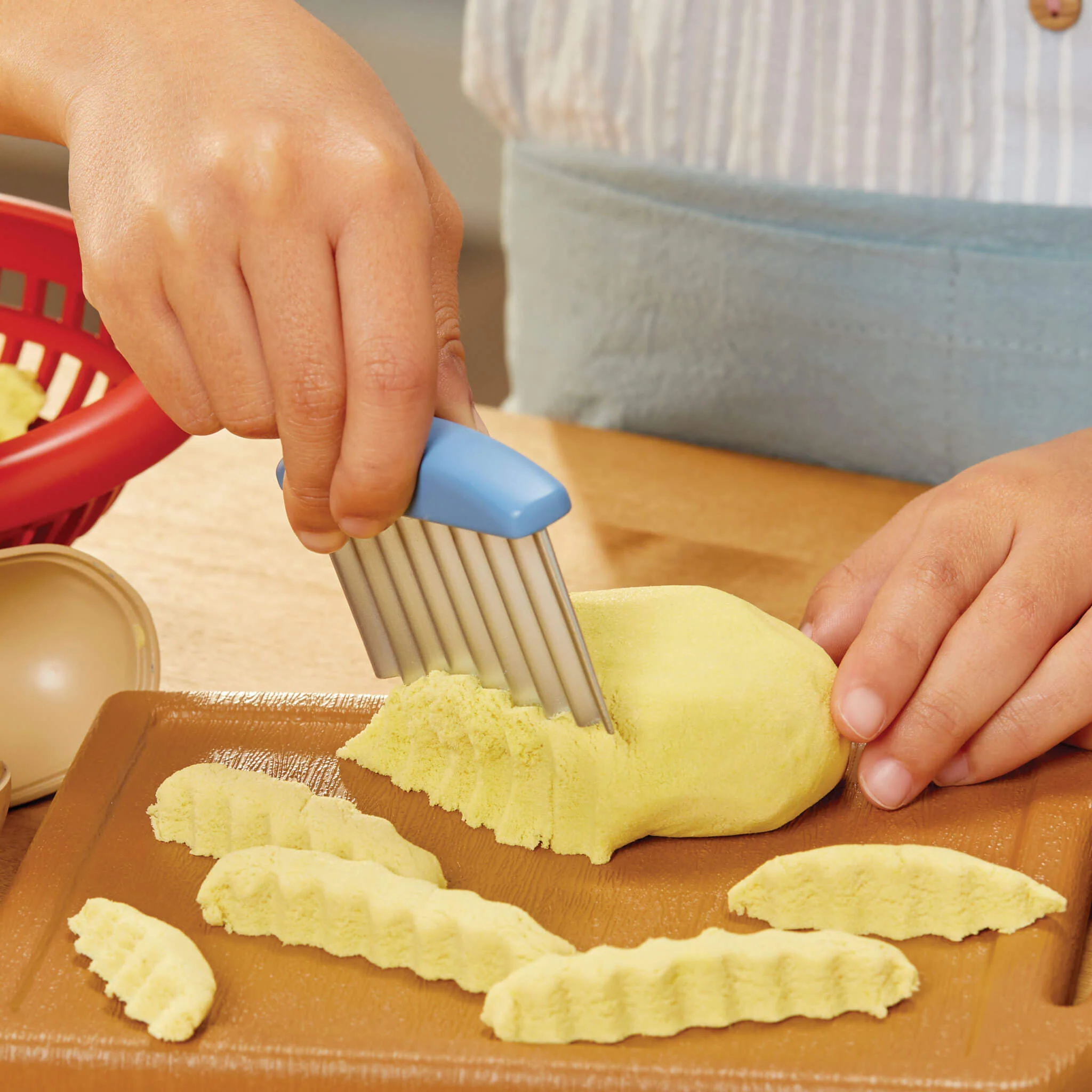 Little Tikes Creative Chefs Cheeseburger and Fries Kit Utensil - Image 4