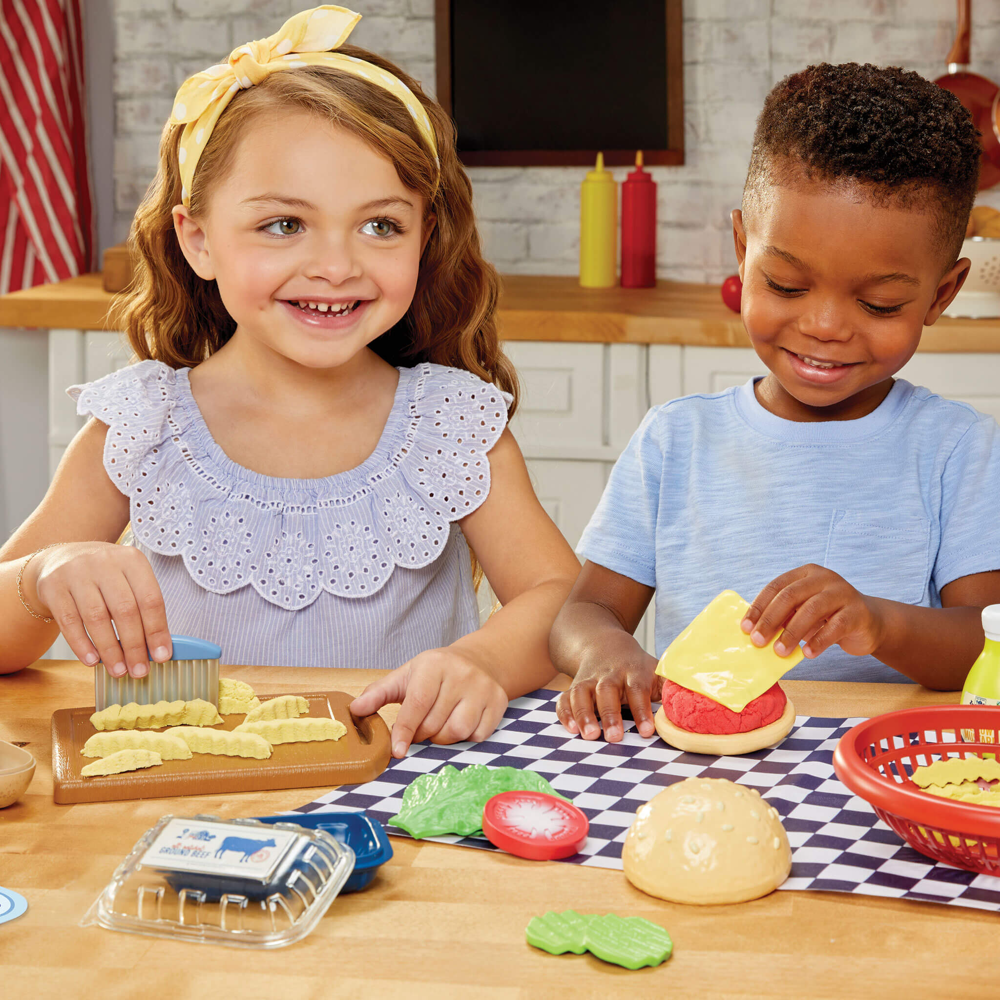 Little Tikes Creative Chefs Cheeseburger and Fries Kit Utensil - Image 2